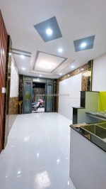 Sát mặt tiền hoàng diệu q4 
đúc 3 tấm hơn 4 tỷ