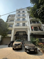 Tòa nhà văn phòng đại cổ việt giá 47 tỷ ôtô dừng đỗ ngày đêm mặt tiền 7m