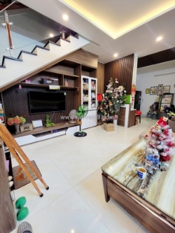 ♥ nhà kiệt 3.5m thẳng 50m mt lý tự trọng, 65m2, 3 tầng còn mới, hiện đại, 5.x tỷ