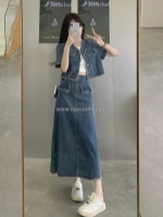 12 gợi ý mix đồ với chân váy jean dài qua gối