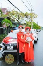 Áo dài cưới sắc đỏ giá thuê làm hài lòng cặp đôi