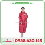 Áo mưa đỏ bis hông – nhỏ mà có võ!
