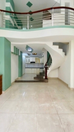 Bán nhà 4 tầng p9 gò vấp, hẻm xe hơi, 4 phòng ngủ, gần công viên làng hoa, chỉ