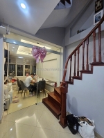 Bán nhà hoàng hoa thám, ba đình, lô góc, ngõ thông 3 gác, 30m2, 5 tầng, chỉ 9.4