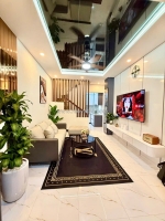 Bán nhà kim mã 40m 4 tầng mặt tiền 3,3m 8 tỷ