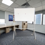 Bảng di động chân chữ y tăng giảm độ cao – giải pháp linh hoạt cho mọi không gian giáo dục & văn phòng