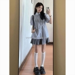 Chân váy xếp ly ngắn mặc với áo gì? công thức mix đồ 2025