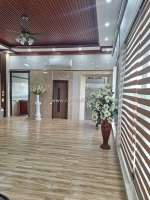 Cho thuê nhà có sân vườn dt 300m2 mặt đê ngọc thụy, long biên, hn