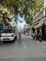 Giáp quận 10 - lý thường kiệt - tân bình - nhà đẹp 2 tầng - hxh - nở hậu tài