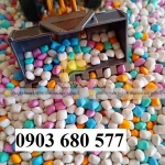 Hạt sứ dể chơi xúc cát trong khu vui chơi trẻ em trong nhà