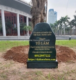 Lắp đặt bia đá tự nhiên trồng cây lưu niệm của tổng bí thư tô lâm