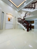 Nhà mặt ngõ thẳng tắp 630 thiên lôi, 35m 3 tầng, lô góc, giá 2.65 tỉ