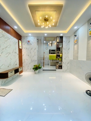 Nhà mới ở ngay, 4,3mx8m mễ cốc q8 giá 3,87 tỉ