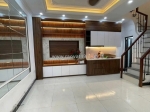 Tài chính hơn 9.8 tỷ mà tậu được căn nhà mặt ngõ to, vài bước chân ra mặt hồ
