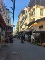 Tòa ccmn 8t mới xây,tại chùa láng,pháo đài láng,23 phòng khép kín,doanh thu