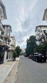 Bán biệt thự 10x20 him lam kênh tẻ – trung tâm quận 7 – ở sang, làm văn phòng