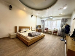 Bán nhà hàn thuyên, 66m2, 4 tầng, mặt tiền 4.2m, 16 tỷ, ngõ xe máy quay đầu,