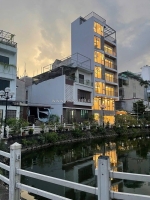Bán nhà long biên,  8 tầng 55m2 view hồ