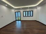 Bán nhà ngô gia tự trung tâm long biên - 6 tầng - gara - thang máy - lô góc -