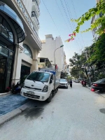 Bán tòa nhà giang văn minh 280m 10 tầng thang máy full nội thất kd đỉnh chóp