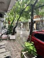 Chính chủ cho thuê 3 phòng tầng 2, ô tô, vỉa hè thoáng sáng ở chiến thắng, văn