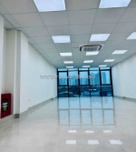 Chính chủ cho thuê tòa nhà 6 tầng mặt kính hiện đại ngõ 210a võ chí công,