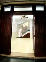 Cho thuê nhà mặt tiền gần gigamall, 1 trệt 1 lửng 3 lầu, 5 phòng ngủ