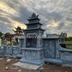 Làm lăng mộ đá nguyên khối có bền hơn ghép đá không?