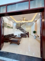 Nhà đẹp dân xây phố việt hưng - 3 ngủ full nội thất - ô tô đỗ cổng - an sinh