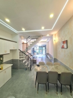 Nhà đẹp full nội thất xịn, 4x15m với 3 phòng ngủ, gần uỷ ban phường thạnh lộc,