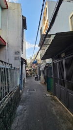 Sát mặt tiền hẻm 1 xẹt 
trung tâm q4 
hơn 2 tỷ