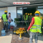 Thuê máy nâng kính hà nội – giao hàng nhanh, tiết kiệm chi phí