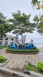 Bán biệt thự nhỏ ___ hồ tây__ 5m mặt hồ lộng gió__ lô góc.