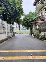 Bán đất đức giang - long biên - phân lô ô tô tránh - ngõ nông, rộng, gần phố.