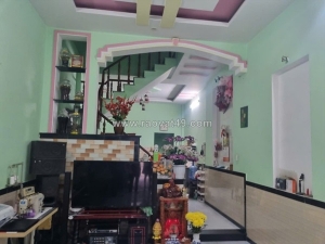 Bán nhà 2 tầng dĩan,shr đường 2 xe hơi thông,gần chợ tân long