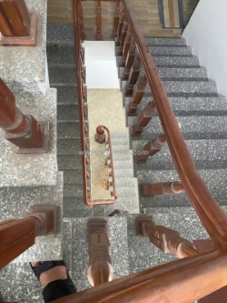 Bán nhà 4 tầng trung tâm trần hưng đạo ngay gần cf cộng, đường oto thông rộng,