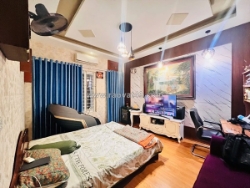 Bán nhà lạc long quân 40m² 5 tầng, lô góc, ngõ rộng ô tô, gần phố, nội thất cao