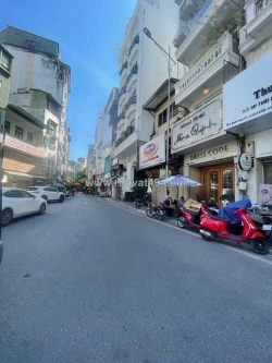 Bán nhà mặt phố đình ngang 31m 5 tầng ô tô đỗ cửa kd đỉnh  giá .5 tỷ