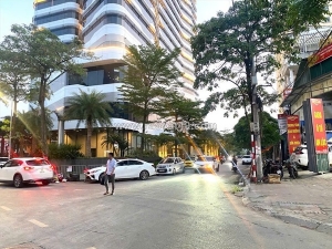 Bán nhà mặt phố đỗ nhuận_cv hòa bình 130m 7 tầng,oto tránh.kinh doanh sầm