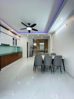 Bán nhà phạm văn đồng 40m xây mới 6 tầng thang máy ngõ thông gần ô tô