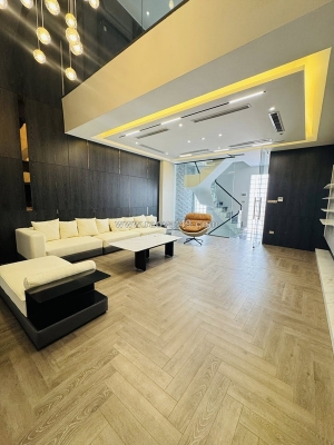 Bán nhà phố ngọc thụy 56m2 8t gara 2 ô tô, mt 5.6m, full nội thất, kinh doanh -