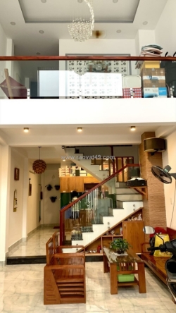 Bán nhà trường lưu, long trường -  khu phân lô đồng bộ - xe hơi đổ cửa- khu