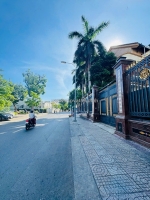 Biệt thự sân vườn – hồ cá koi – 5 tầng thang máy – khu vip