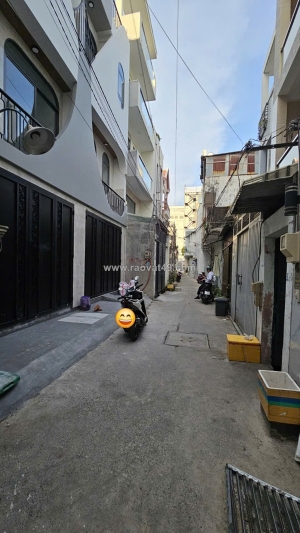 Cách mặt tiền mai văn vĩnh 2 căn nhà 
ngang 4 dài 15 
99 triệu m