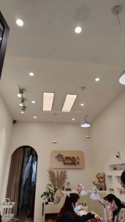 Cho thuê 40m2, tầng 1,nở hậu có lộc, nhà mặt phố đi bộ mai anh tuấn, view hồ