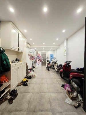 Cổ linh - đối diện aeon mall - ô tô vào nhà - 7 tầng thang máy - 8.7 tỷ