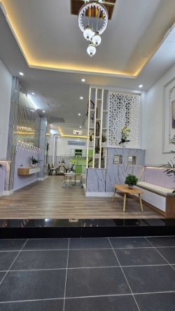 Mặt tiền xe hơi 10 m
ngang 4.2 x14 
bê tông 4 tấm có 5 tỷ