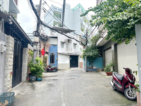 ~/Img/2025/8/nha-ban-hem-xe-hoi-nguyen-thi-tan-p2q8-gia-82ty-tl-01.jpg