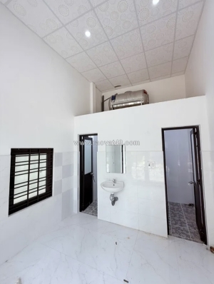 Nhà cấp 4 . 2 mặt tiền đường mân quang 6 . dt:102m . ngang 6m