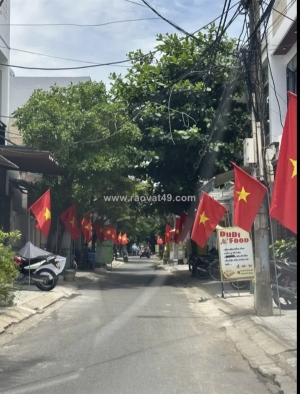 Nhà cấp mặt tiền đường tôn thất thiệp . dt:60m